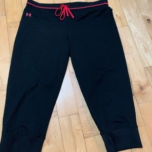 Incredible under armour cropped pants - EUC! Great deal!